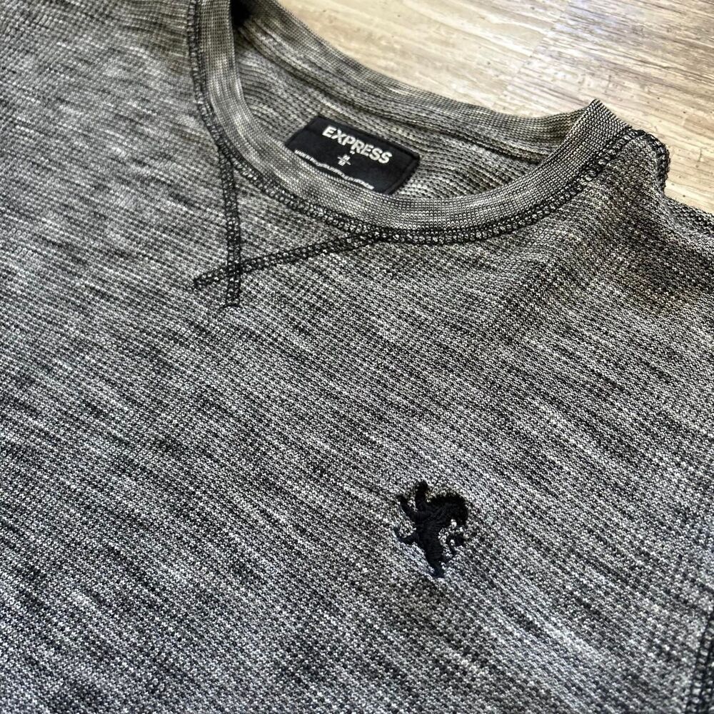 Express Men's gray + black waffle knit long sleeve thermal shirt